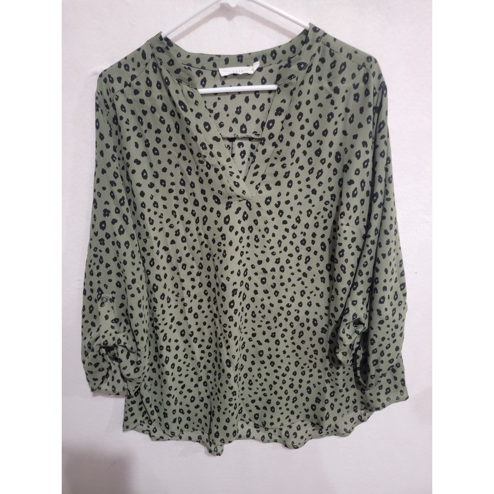 Lush Warren Split Neck Blouse Plus Sz 2X Green Animal Print 3/4‎ Roll Tab Sleeve